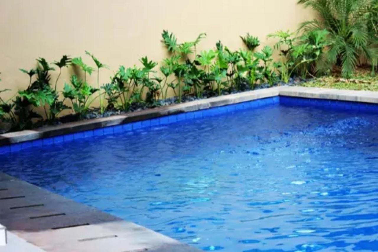 Kedunganan Oyo Flagship 91237 Ratu Guest House מראה חיצוני תמונה