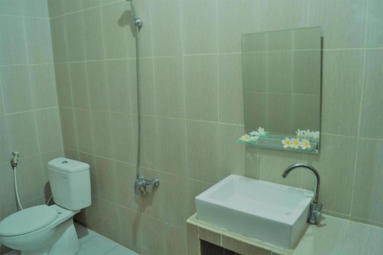 Kedunganan Oyo Flagship 91237 Ratu Guest House מראה חיצוני תמונה